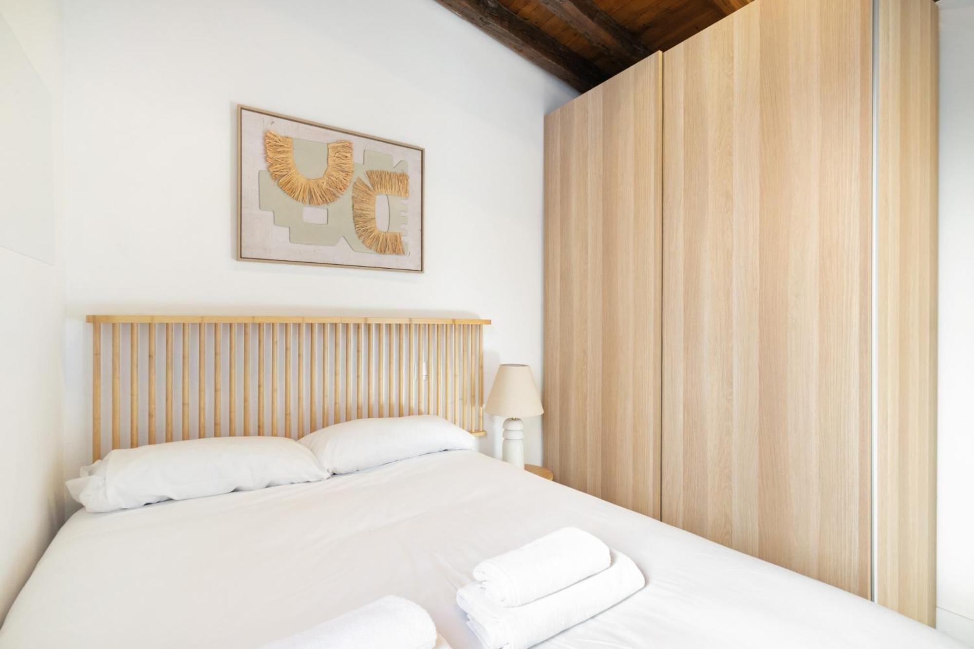 Atico Con Terraza En Lavapies Alquiler Temporal Apartment Madrid Ngoại thất bức ảnh