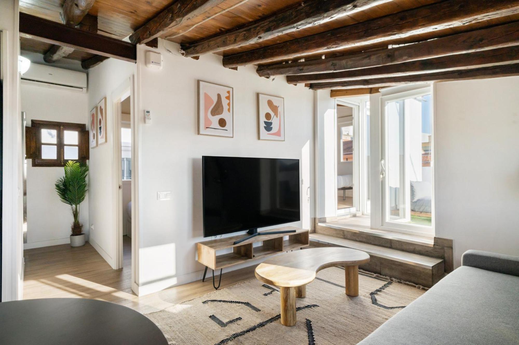 Atico Con Terraza En Lavapies Alquiler Temporal Apartment Madrid Ngoại thất bức ảnh
