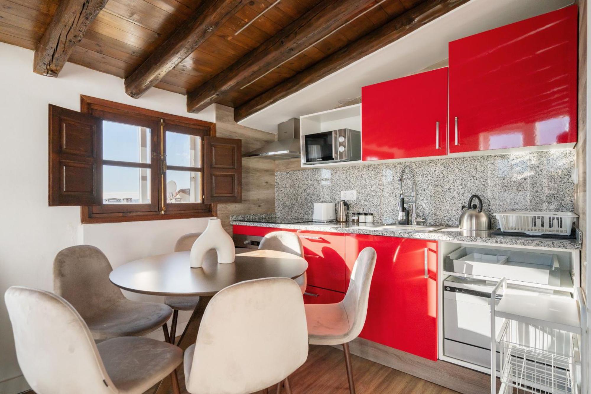Atico Con Terraza En Lavapies Alquiler Temporal Apartment Madrid Ngoại thất bức ảnh