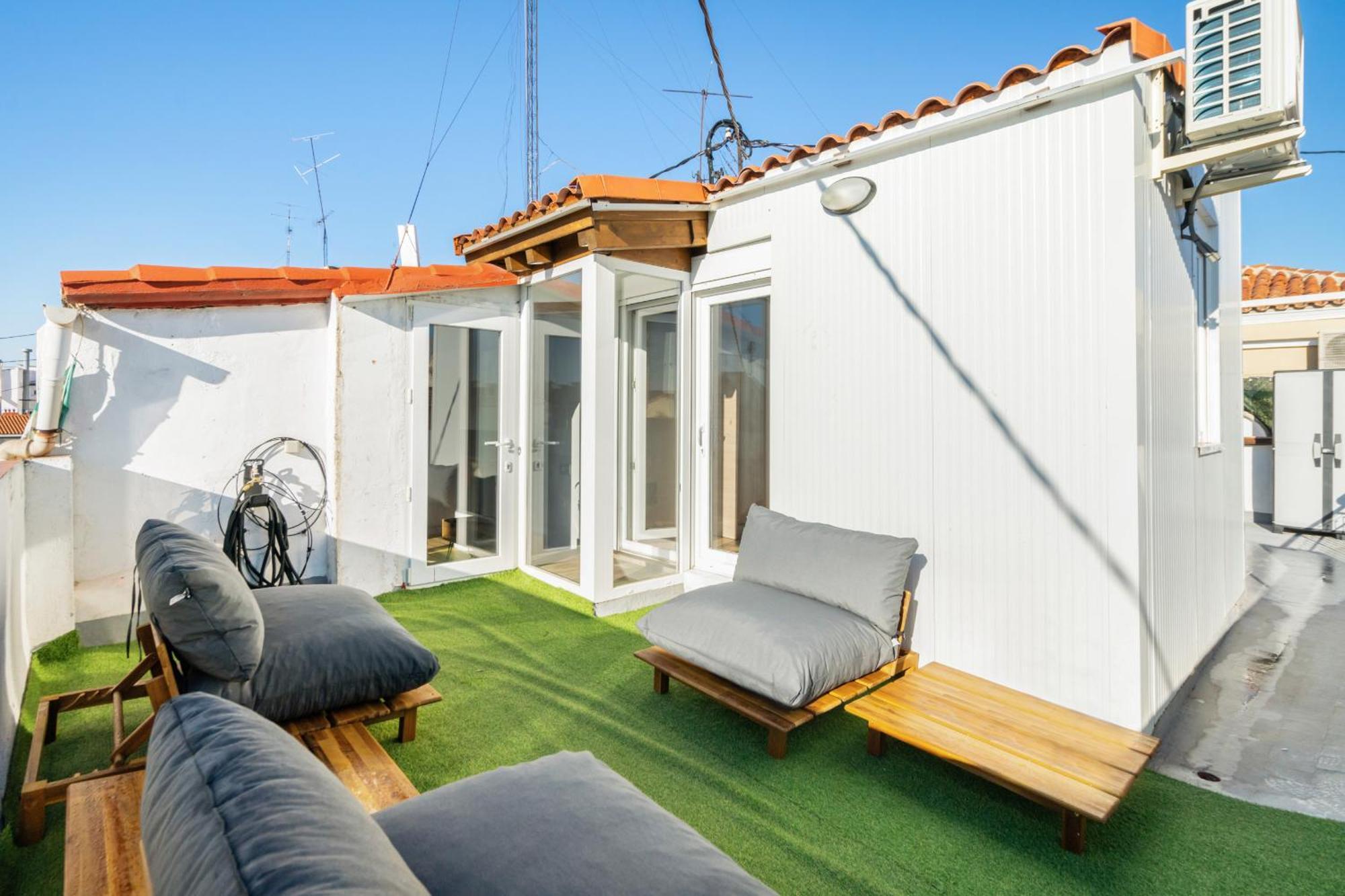 Atico Con Terraza En Lavapies Alquiler Temporal Apartment Madrid Ngoại thất bức ảnh