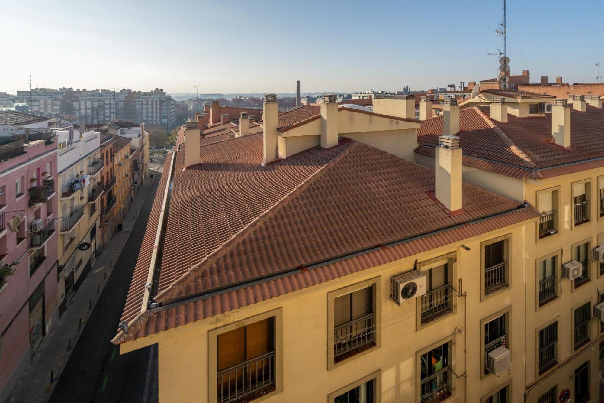 Atico Con Terraza En Lavapies Alquiler Temporal Apartment Madrid Ngoại thất bức ảnh
